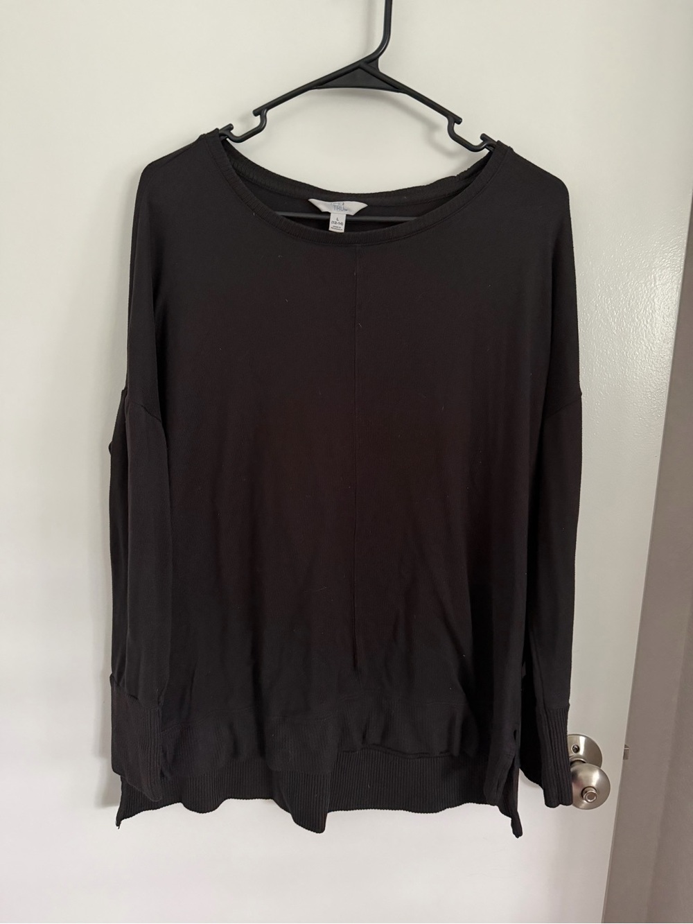 Time and Tru Black Crew Neck Long Sleeve Pullover
